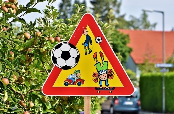 Auto Theorie: Kinder im Strassenverkehr